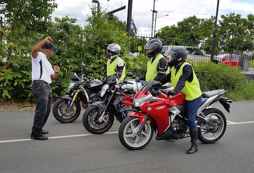 杰克多兰赛车和学习者骑手AMA培训摩托车保险的回报