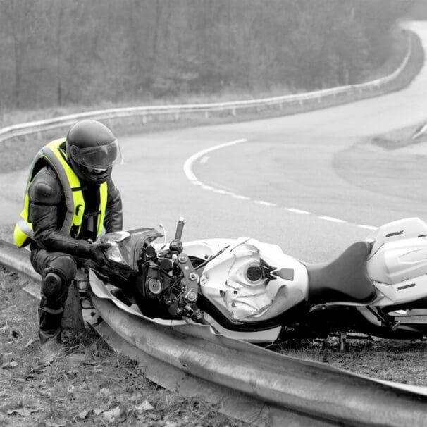 Helite Airvest在一次摩托车事故中提供安全气囊保护壁垒