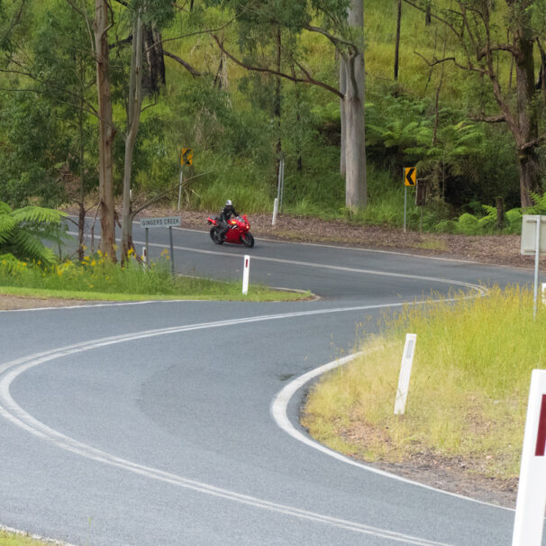 奥克斯利公路hillclimb速度减少RMS moto节日安全标准限制