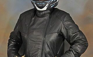 女性的鹿皮摩托车夹克