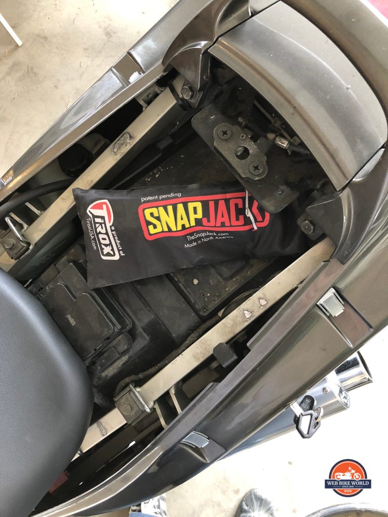 SnapJack可变V2紧凑存储选项和显示打包在自行车存储