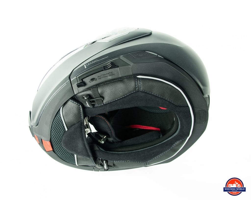 诺兰N100-5头盔的底视图N-Com B901L安装。
