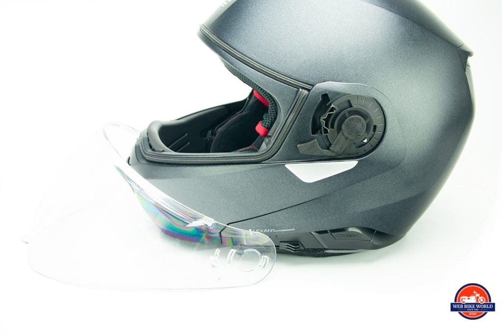 从诺兰N100-5删除头盔面罩与N-Com B901L安装。