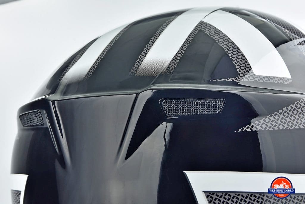贝尔SRT头盔排气孔。