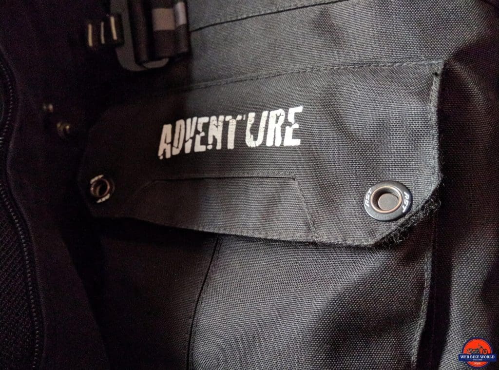 RST Pro系列冒险3纺织夹克前面的口袋里