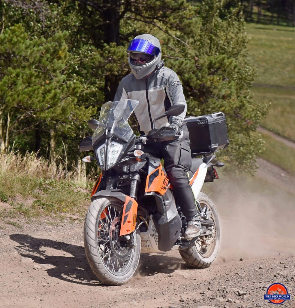 我骑KTM此次将为790冒险摩托车穿着乔火箭加拿大至交14.0夹克。