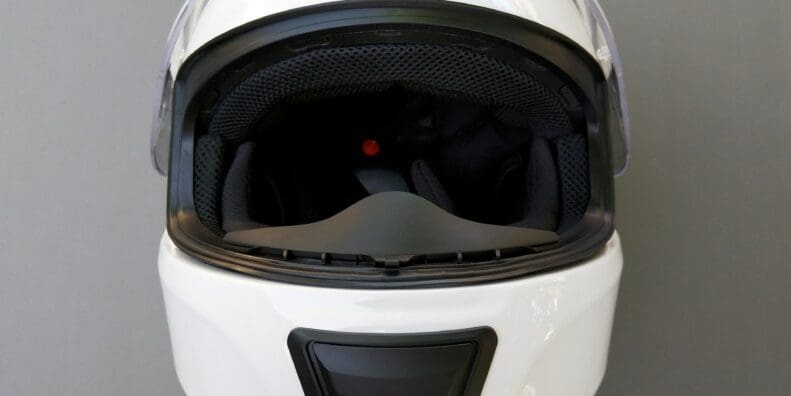 塞纳动量Pro正面的蓝牙智能头盔审查