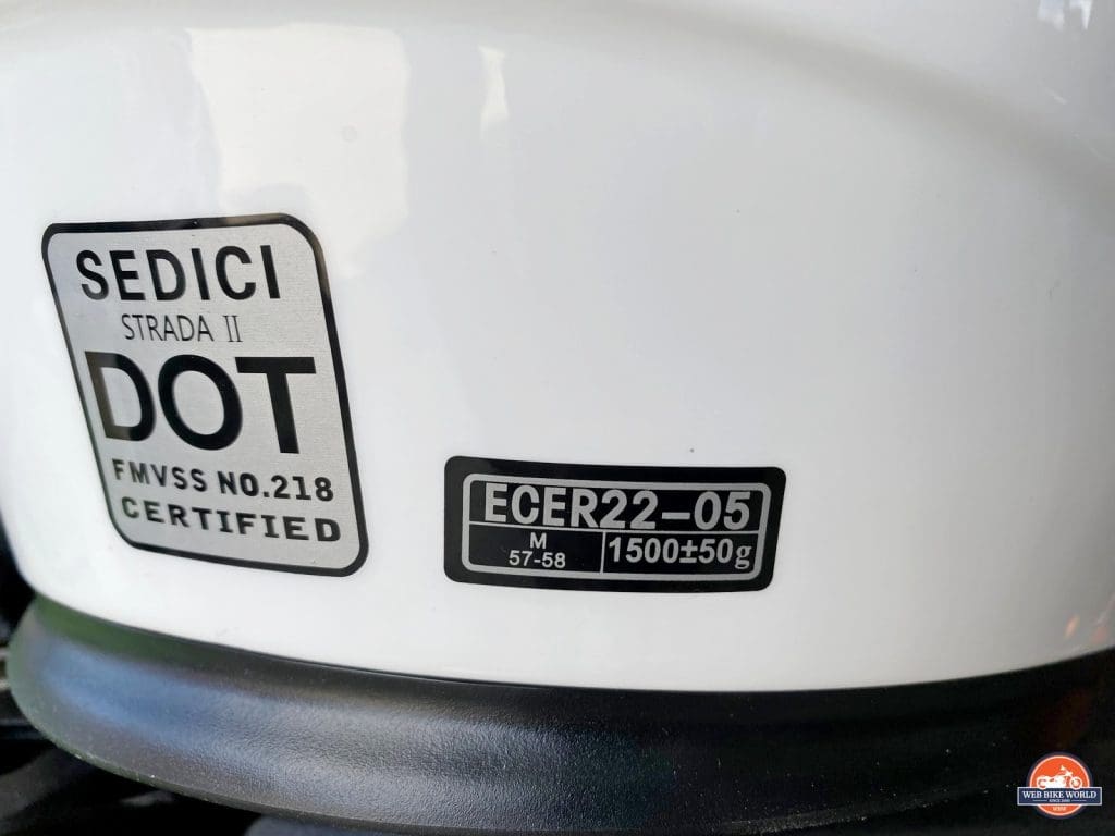 Sedici Strada II头盔是点和ECE 22.05认证。