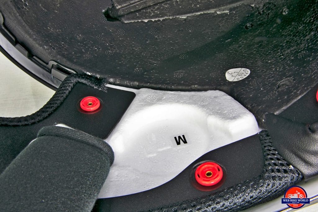 Sedici Strada II头盔议长的口袋。