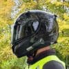侧面的骑手穿着RPHA 11 Pro碳头盔