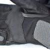 Gerbing Vanguard加热摩托车手套上的超级织物补丁。