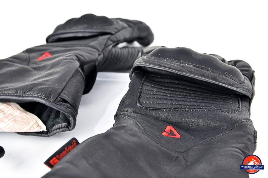 Gerbing Vanguard加热摩托车手套关节保护视图。