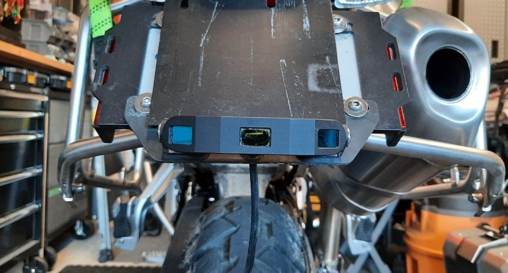 INNOVV ThirdEYE雷德模块安装在摩托车的后面