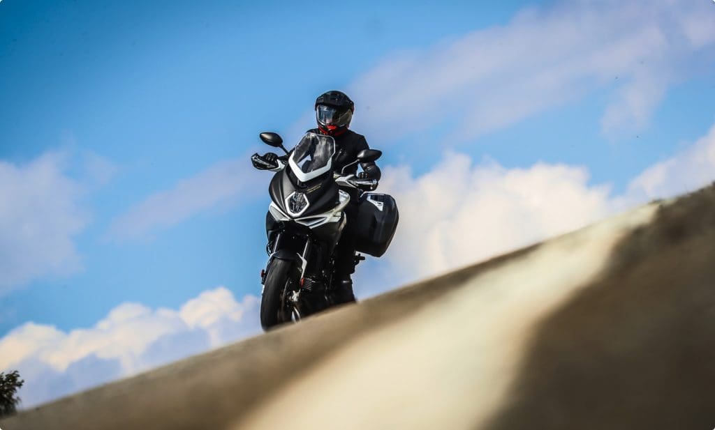 2021 MV Agusta摩托的高级跑车800 Lusso SCS快速的