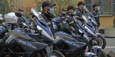 milan-police-issued-mv-agusta-turismo-veloce-patrol-18luck新利娱乐在线bikeso