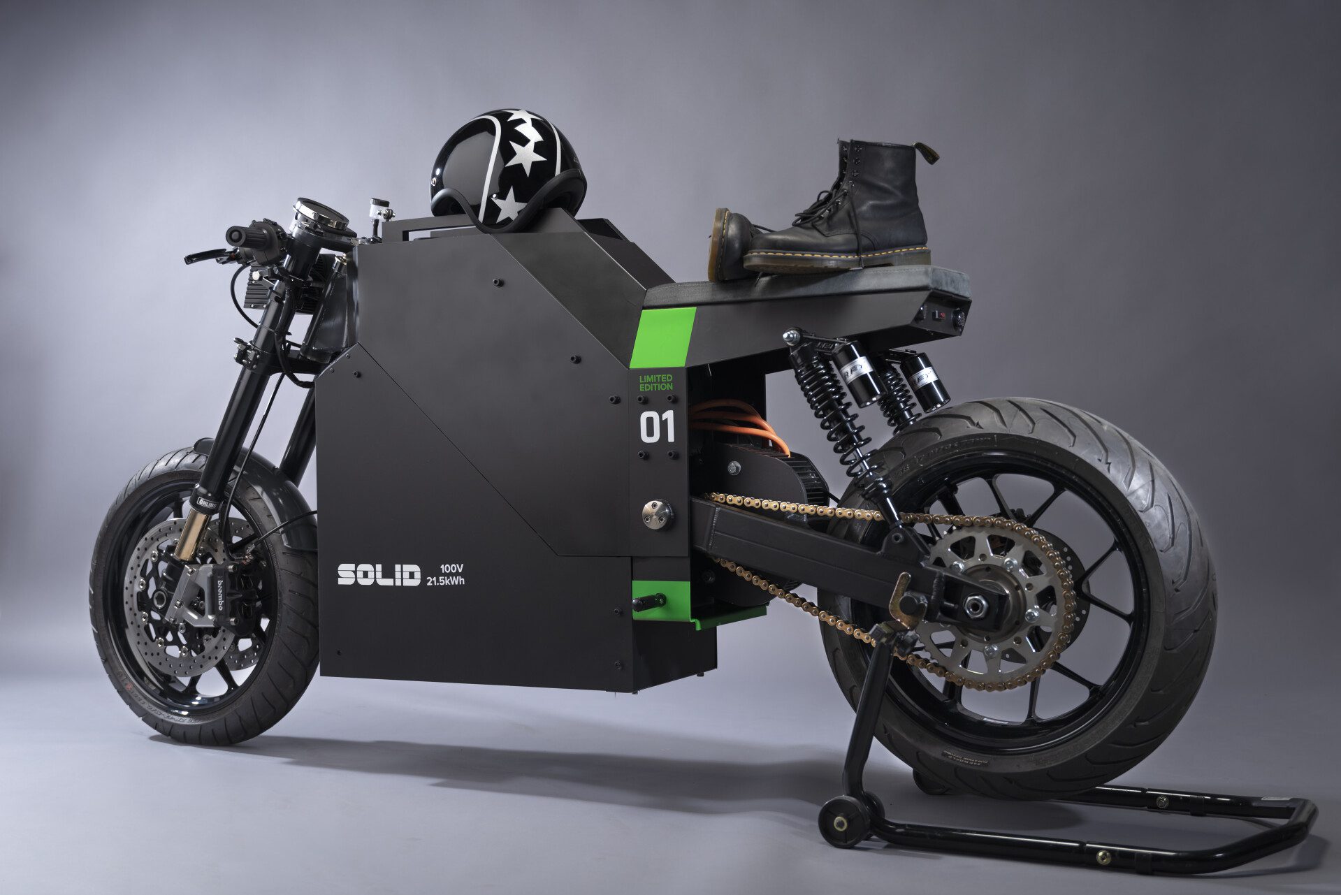 固体CRS-01电动，环保摩托车的侧面视图