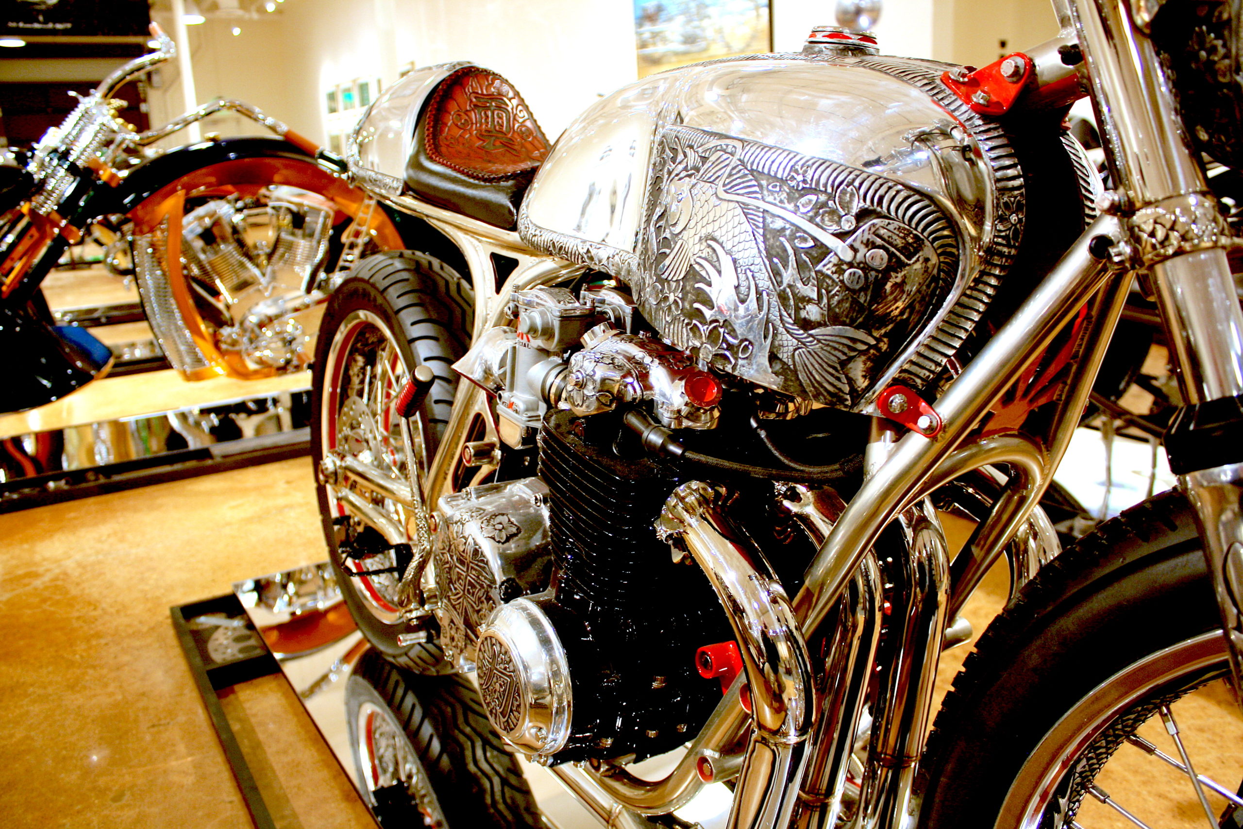 哈斯摩托博物馆里的一辆摩托车的特写