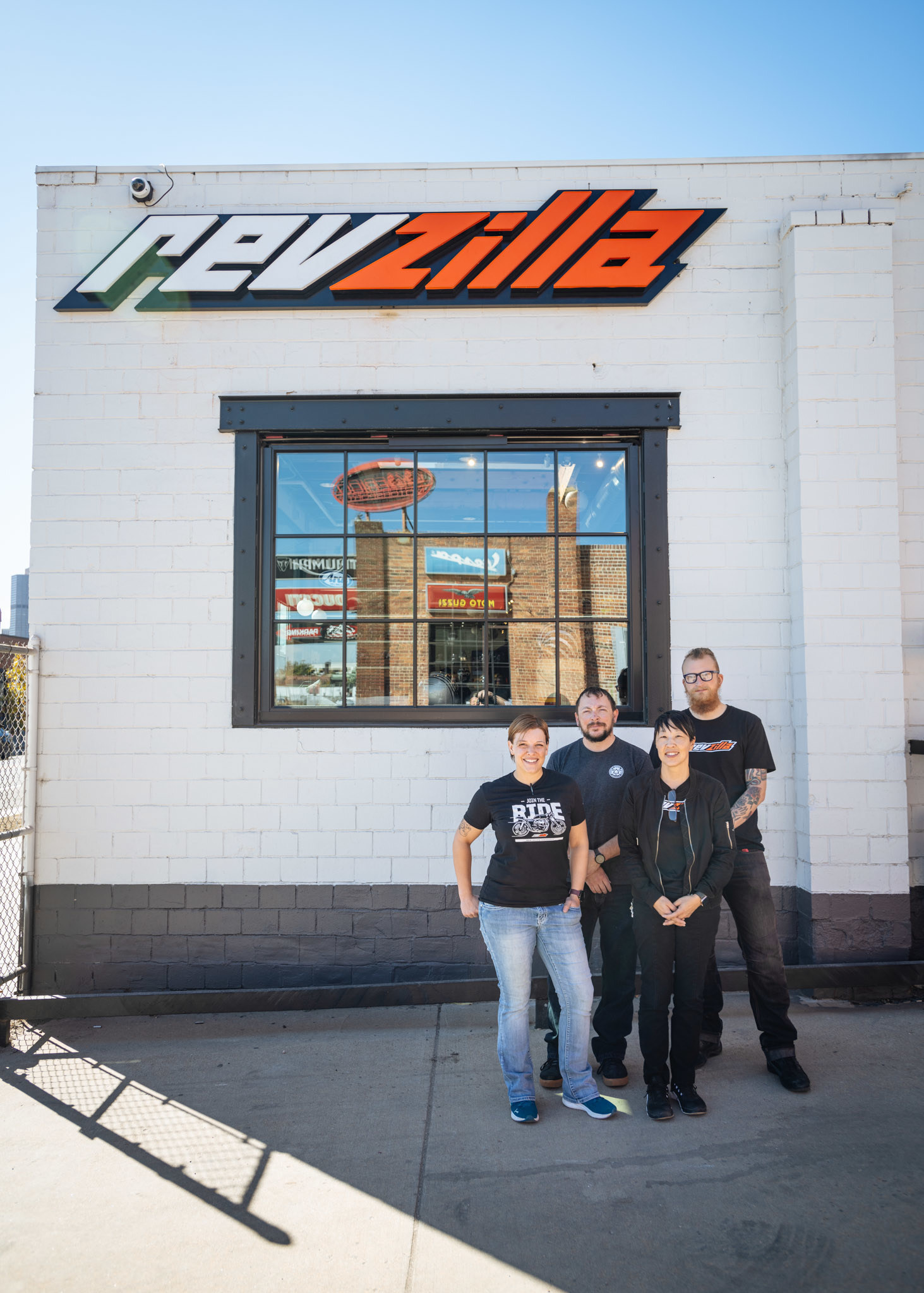 视图的新RevZilla商店位于丹佛市科罗拉多