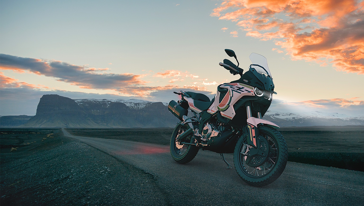 幸运的探险家项目adventurer-touring摩托车从MV Agusta摩托