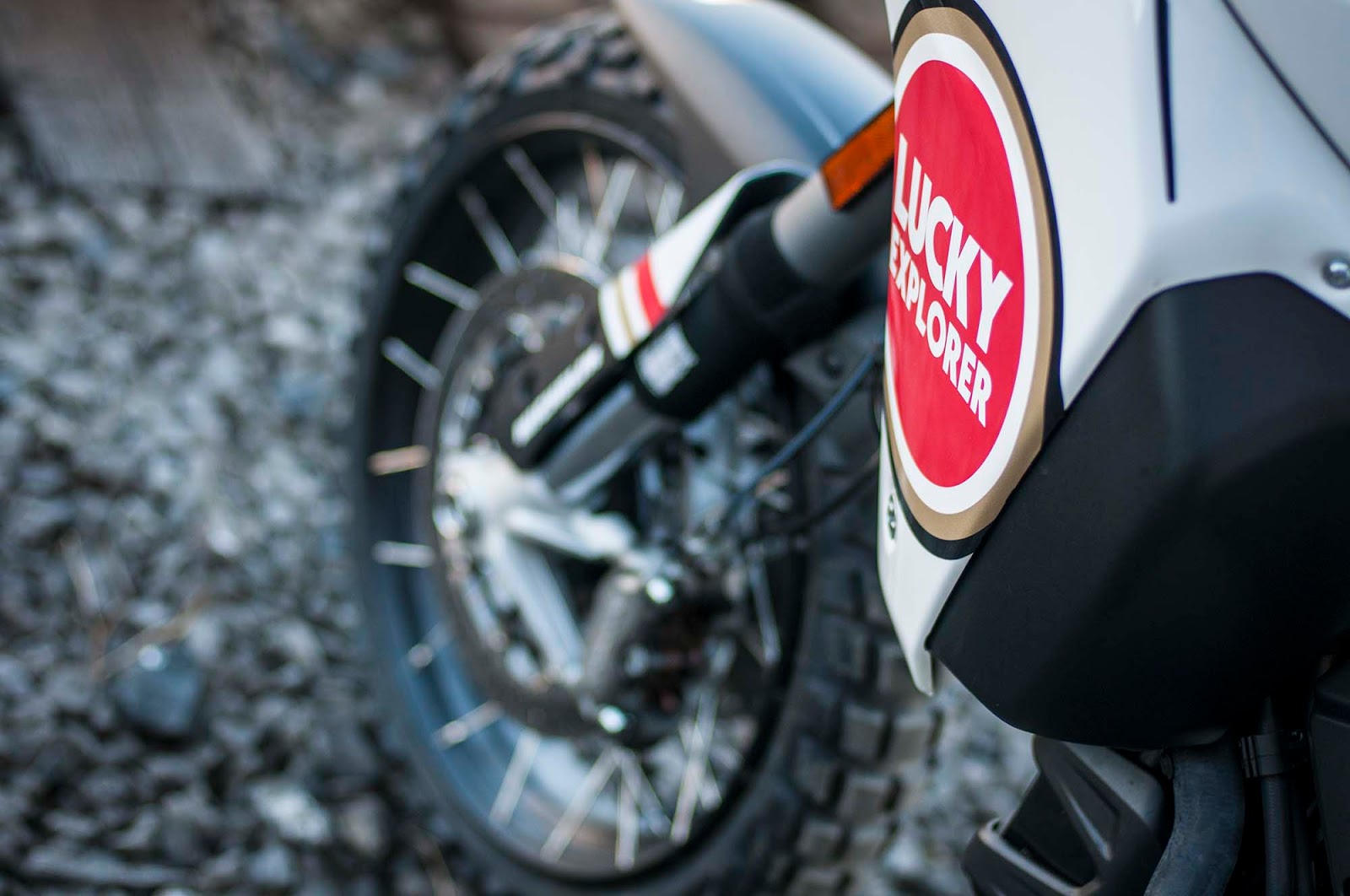 幸运的探险家项目adventurer-touring摩托车从MV Agusta摩托