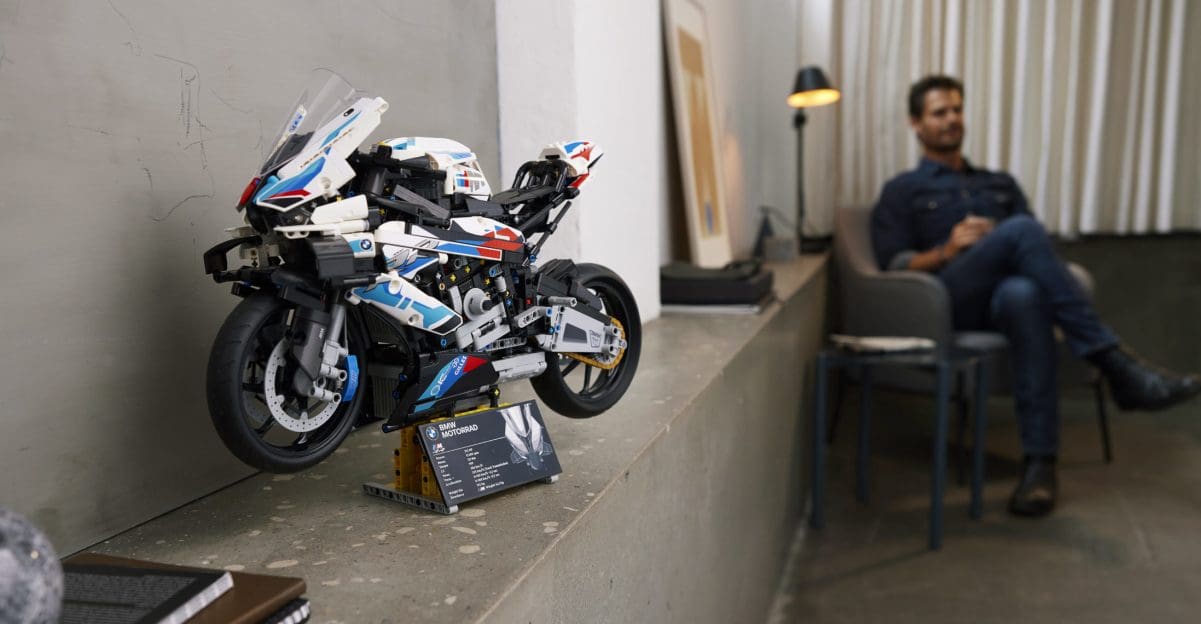 一个视图的新乐高技术套件宝马摩托车的M 1000RR