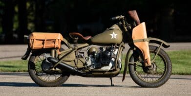 一个视图的一些老式摩托车,将在拉斯维加斯市拍卖