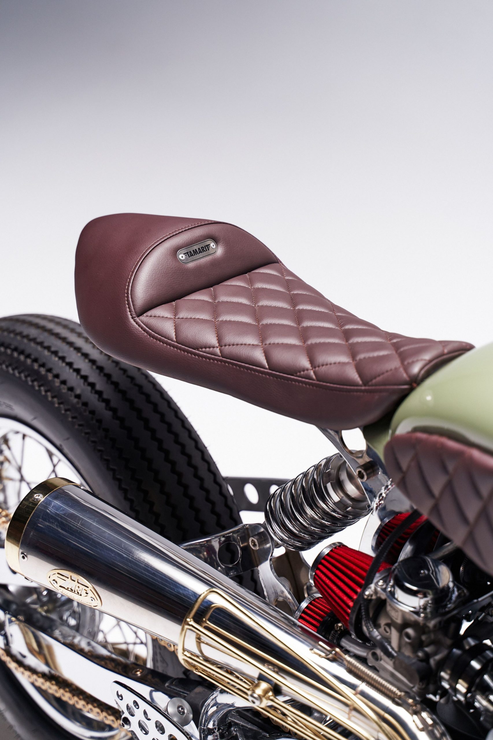 玉-塔玛拉的第100辆摩托车，在拍卖会上不保留