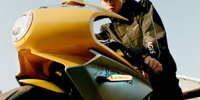 一个视图的MV Agusta摩托机通过骑手Agusta摩托的新的服装系列