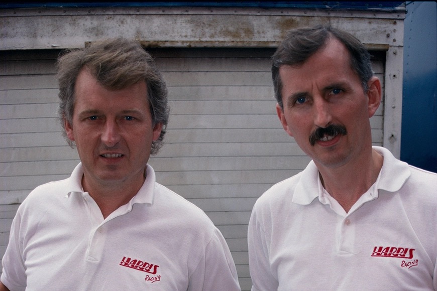 史蒂夫（Steve）和莱斯特·哈里斯（Lester Harris），哈里斯（Harris）表演背后的面孔。照片由MCN提供。