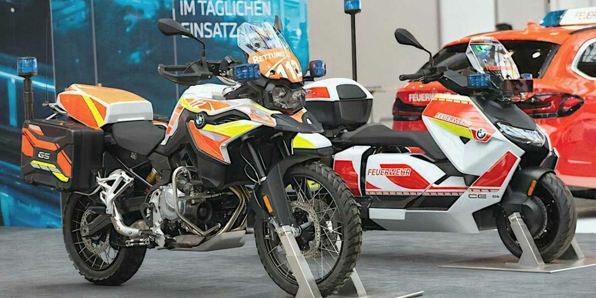 宝马的新CE-04和F 850 GS在2022 Interschutz展示。照片由Rideapart提供。