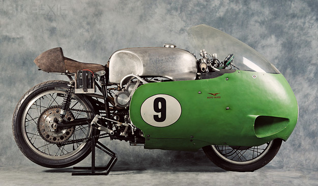 1955年的Moto Guzzi V8 GP赛车，由BikeExif提供。