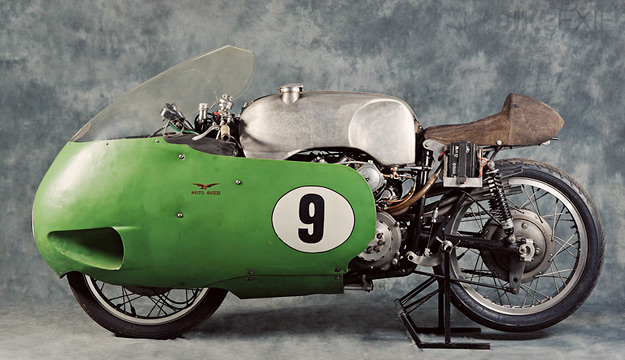 1955年的Moto Guzzi V8 GP赛车，由BikeExif提供。