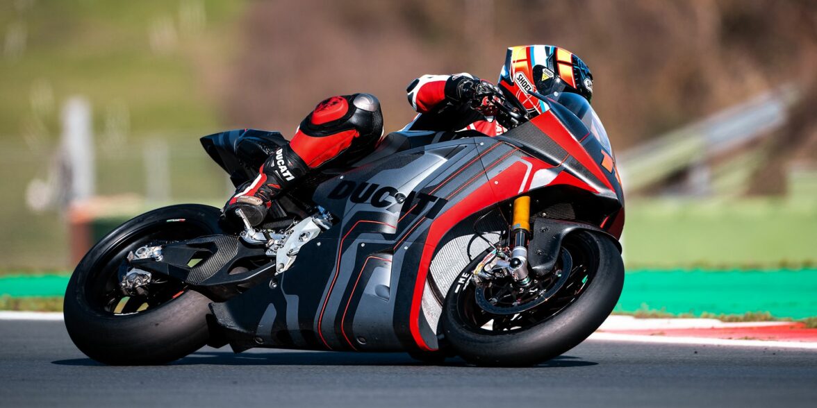 Ducati的V21L原型，因为2023年Motoe的迭代越来越近。媒体来自天堂。