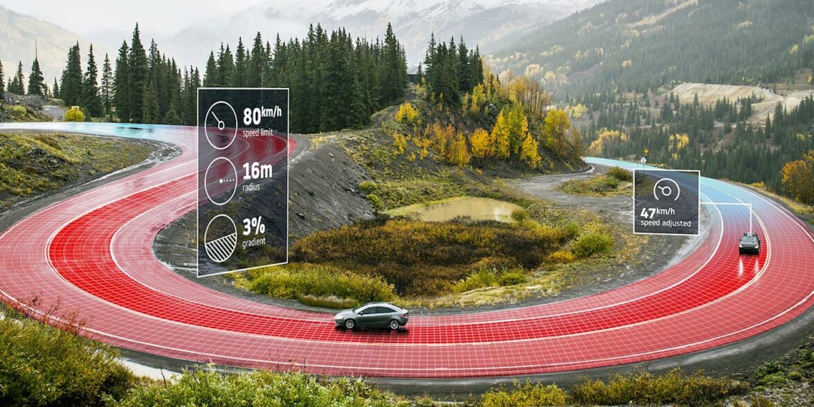 在拐弯处行驶的汽车，由智能加速辅助控制。媒体来源TomTom。
