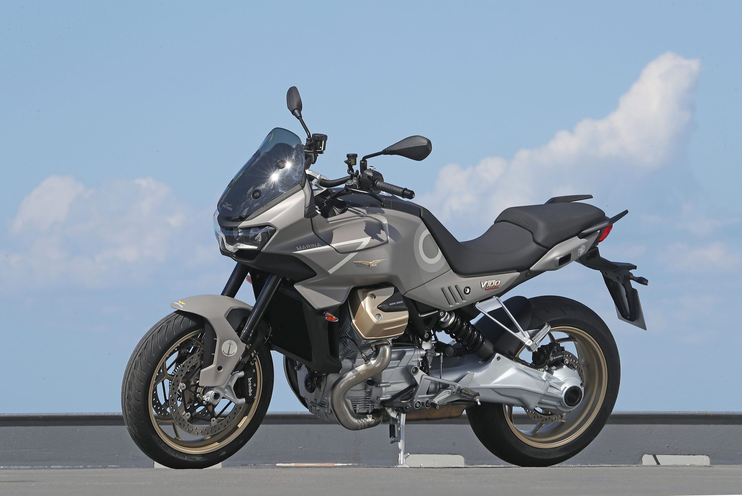 Moto Guzzi特别版V100 Mandello Aviazione Navale。媒体来源自Moto Guzzi的新闻稿。