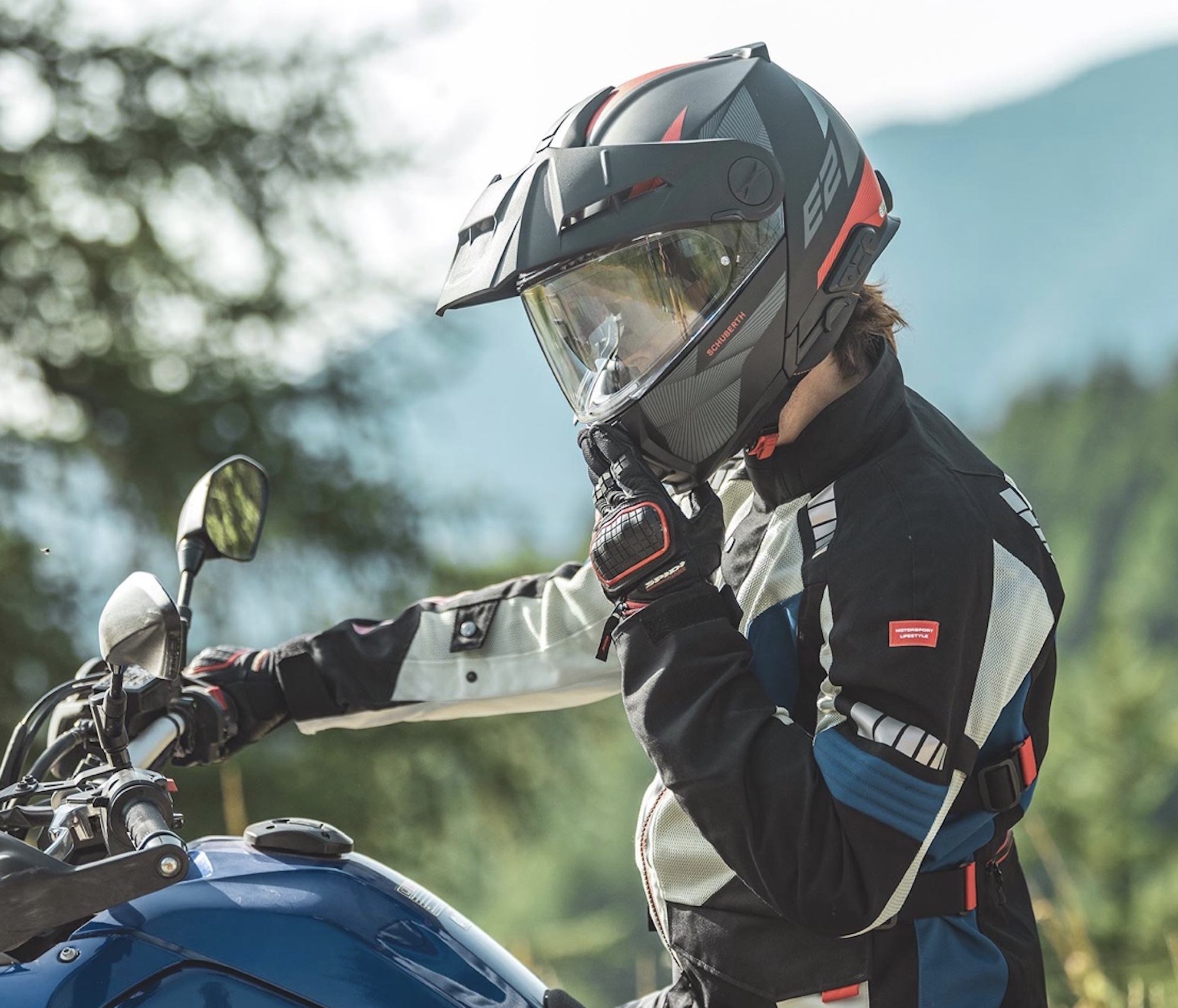 舒伯思的全新E2摩托车头盔。媒体来源舒伯特的网站。