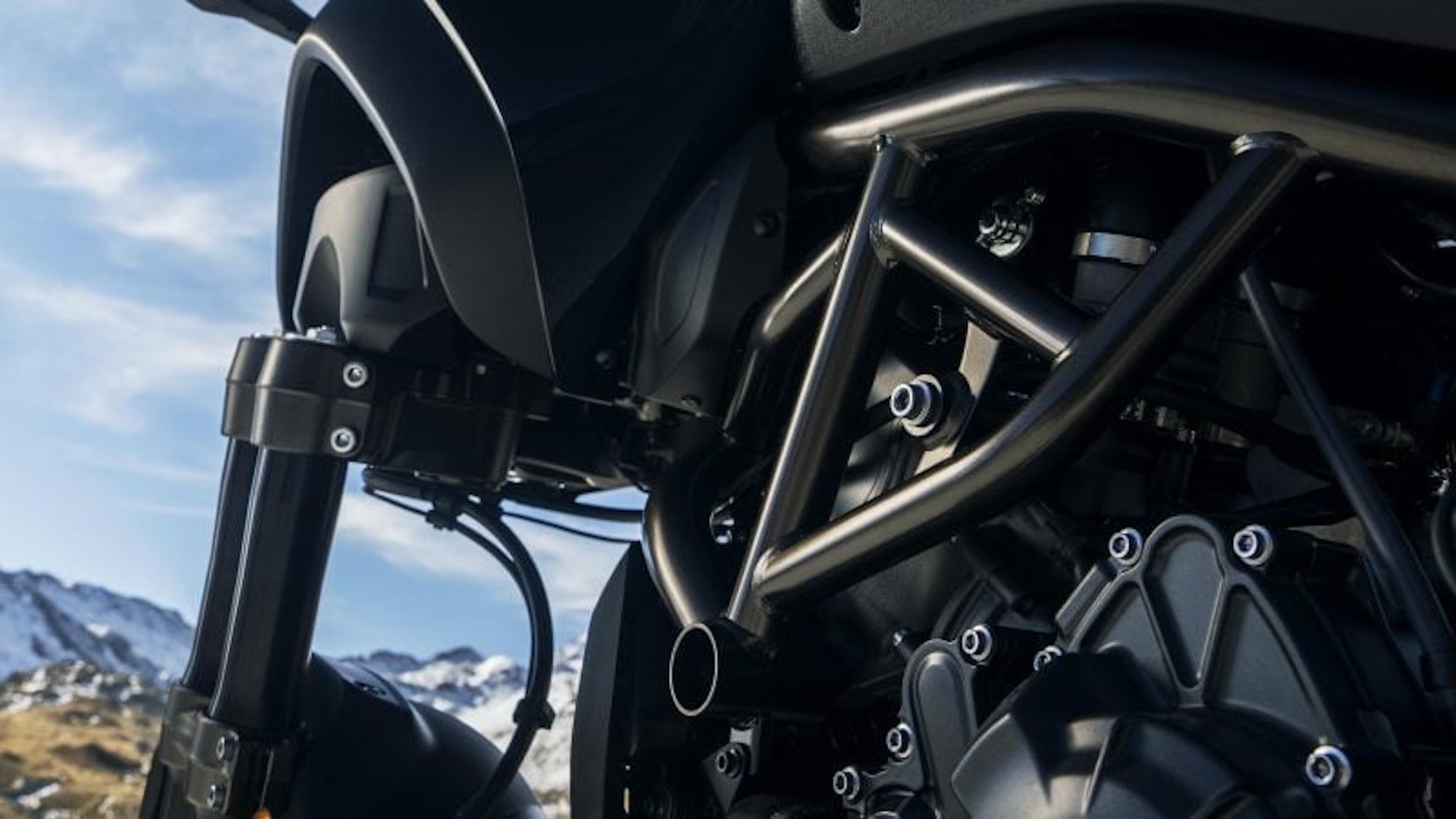 雅马哈的更新版Niken GT，它配备了更新的发动机，以及提升功能，更新的座椅/框架，新的电子设备，和一些减重-所有这些都是在2023年的时间。媒体来源Motorcycle.com。