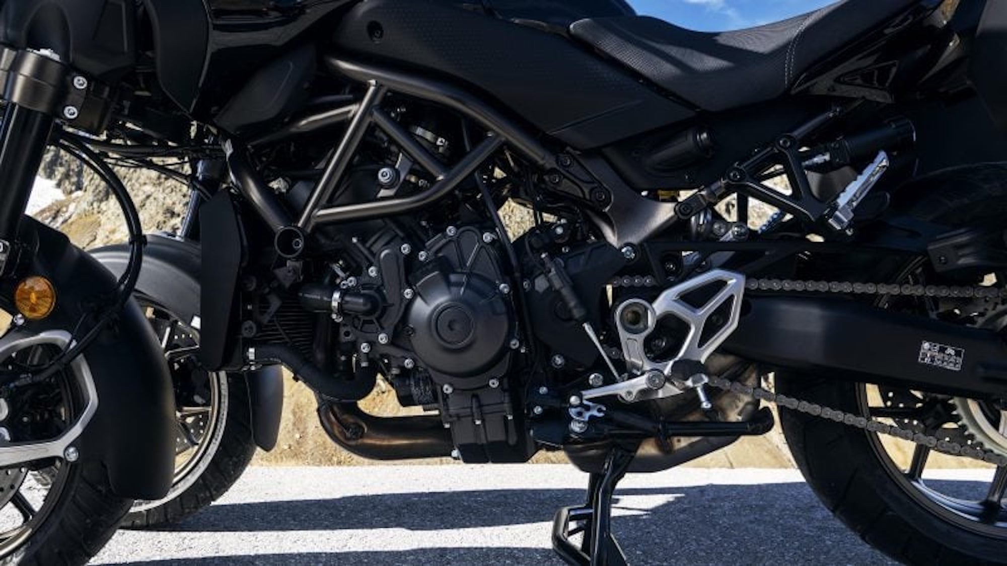 雅马哈的更新版Niken GT，它配备了更新的发动机，以及提升功能，更新的座椅/框架，新的电子设备，和一些减重-所有这些都是在2023年的时间。媒体来源Motorcycle.com。