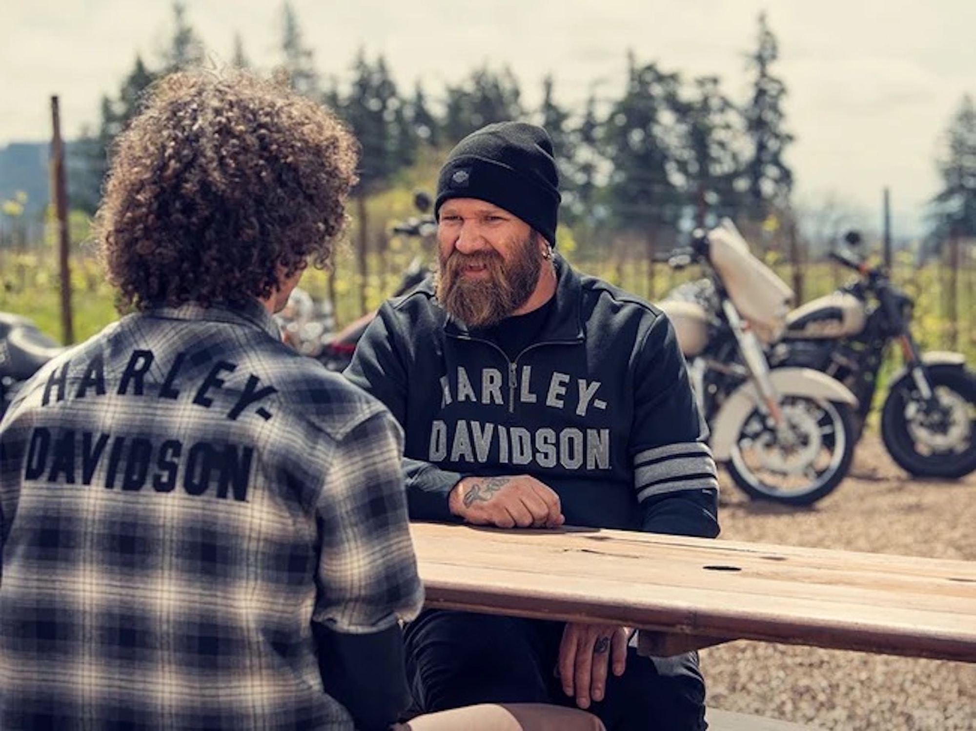 哈雷的服装收藏。媒体来源Harley-Davidson。