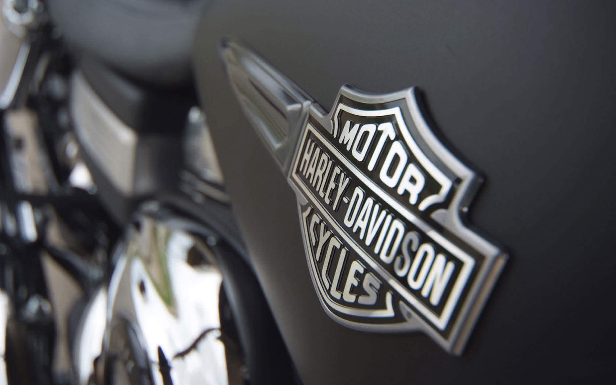 Harley-Dadvison的标志。媒体来源Badass头盔商店。