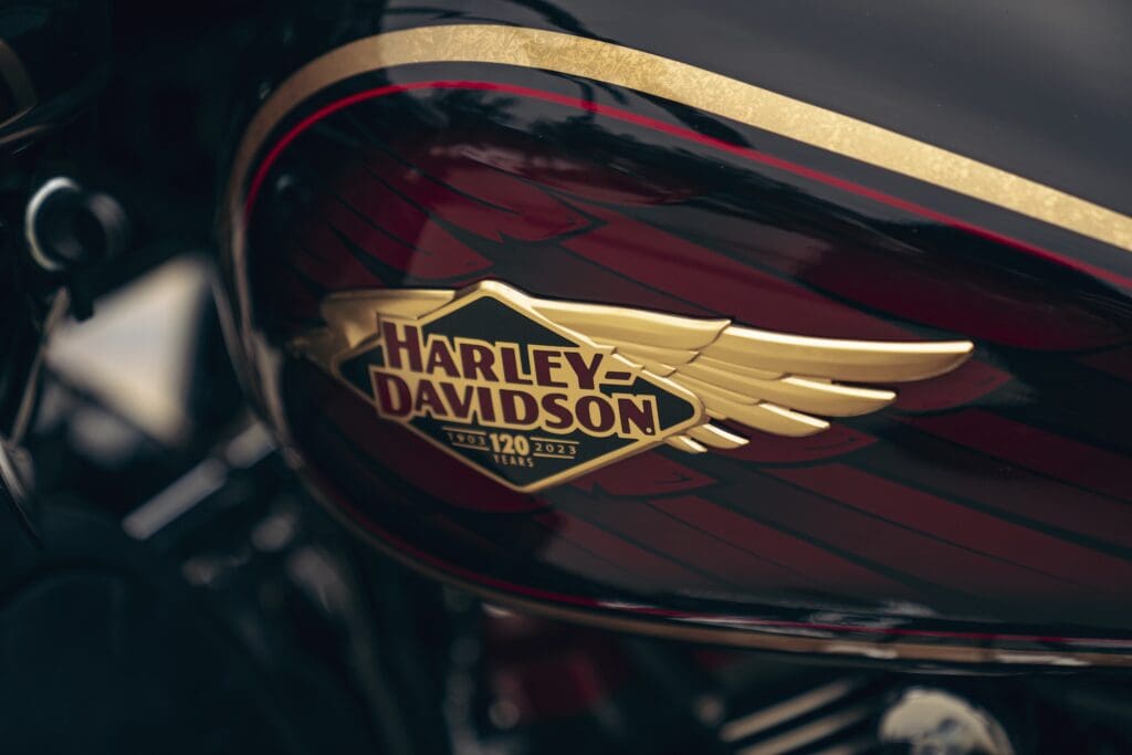 哈雷最近的2023年下降的视图，其中包括一些周年纪念版摩托车，以庆祝该品牌120周年。媒体来源哈雷戴维森的新闻稿。