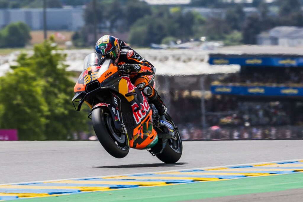 法国大奖赛的布拉德-宾德，他现在只能用小翼完成比赛。媒体来源:MotoGP。