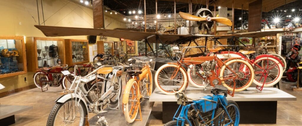 爱荷华州的国家摩托车博物馆。媒体来自国家摩托车博物馆的网站。