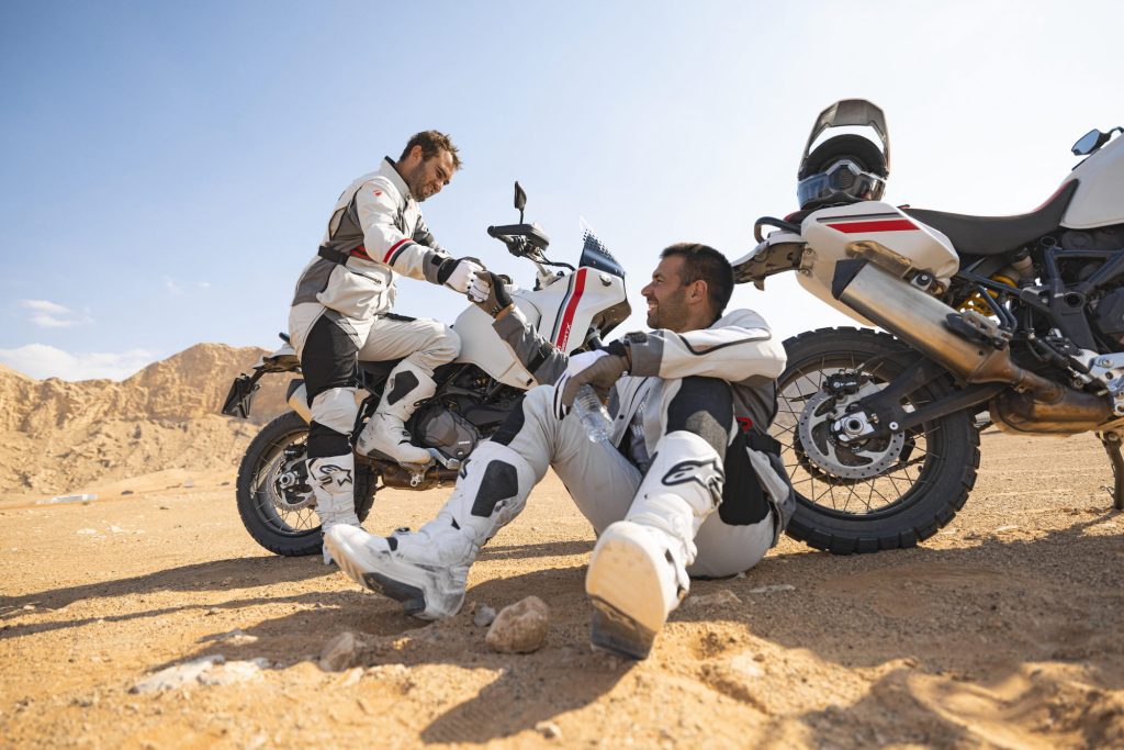 杜卡迪的沙漠X,从2023年的全球首映。媒体来自杜卡迪的相关新闻稿。