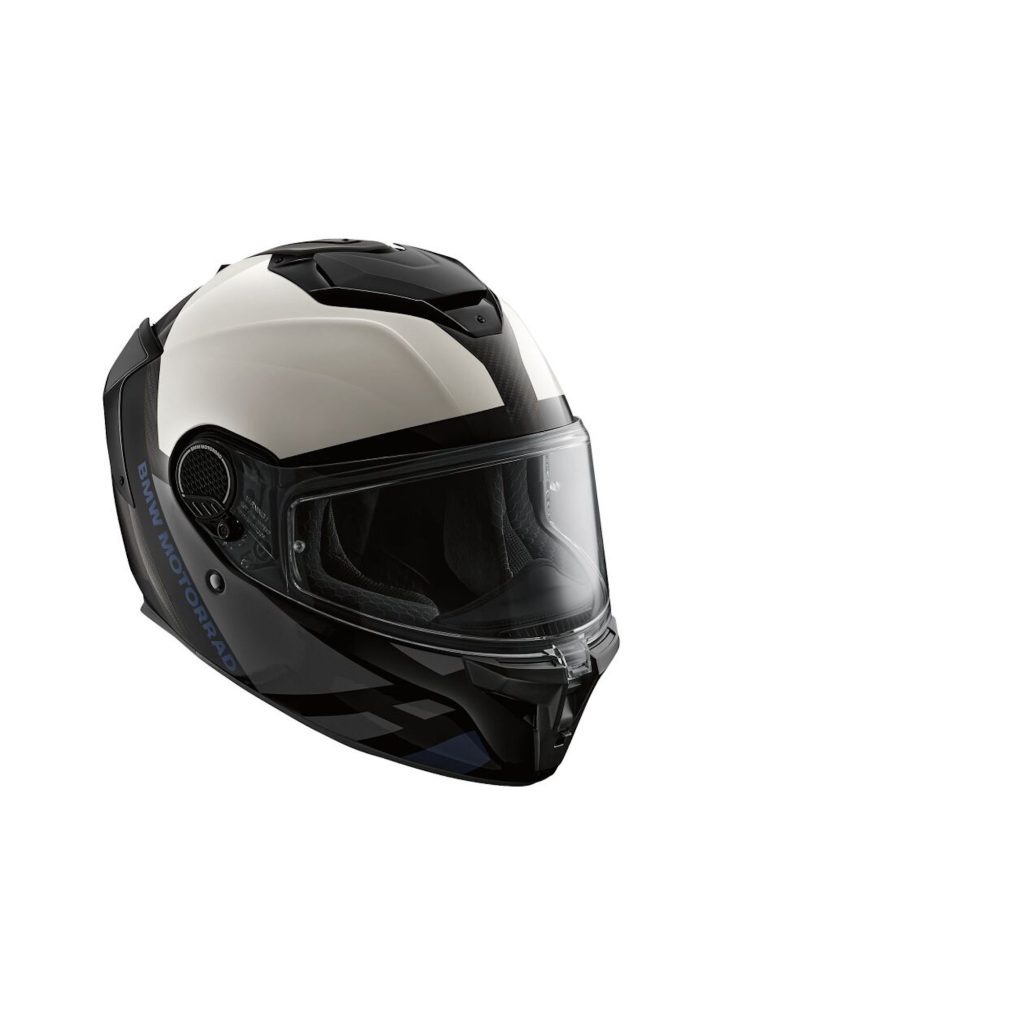 宝马的Xomo碳运动积分头盔。媒体来自宝马。