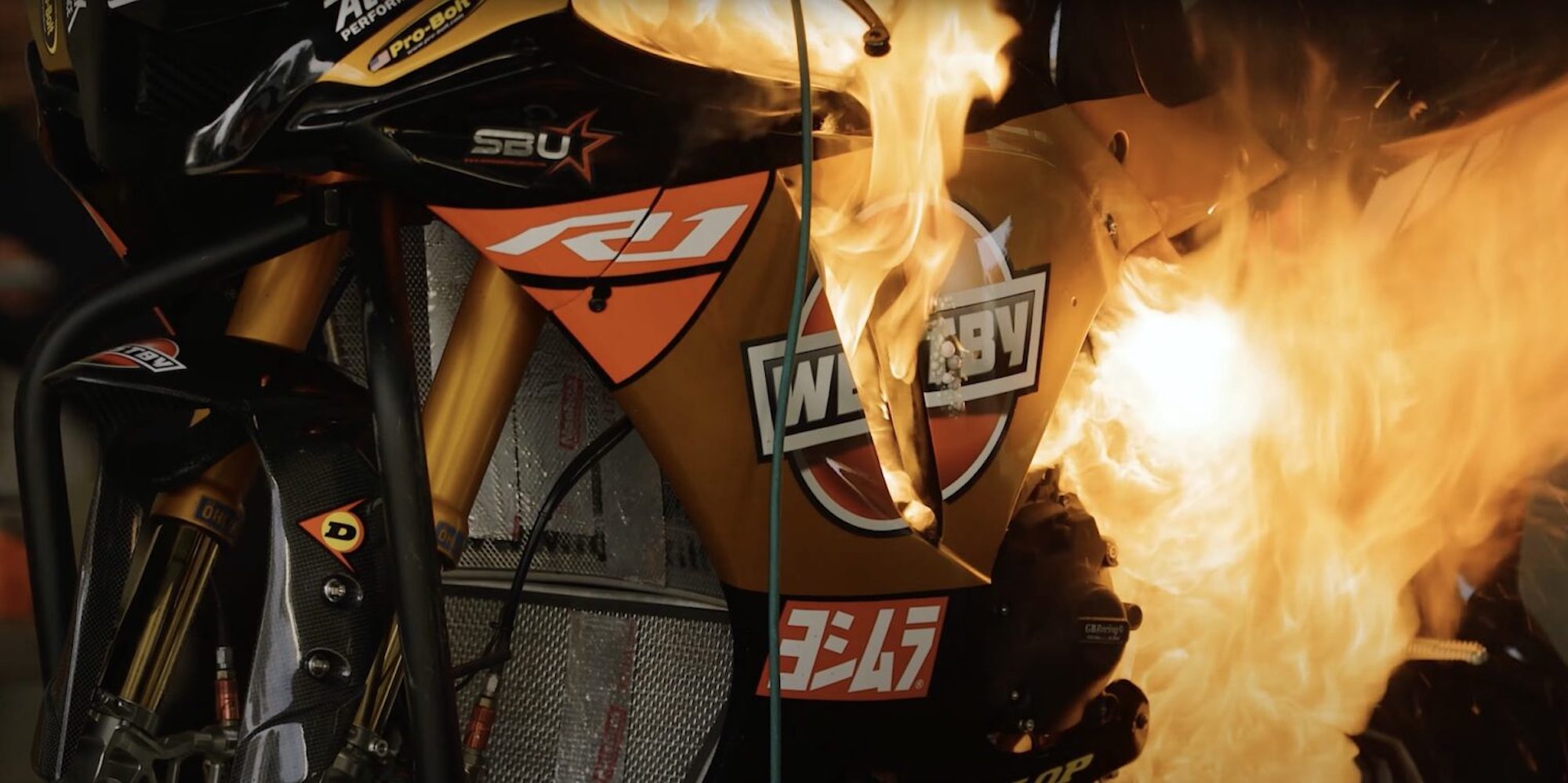 一个Westby赛车在火焰中MotoAmerica面试。媒体来自Youtube。