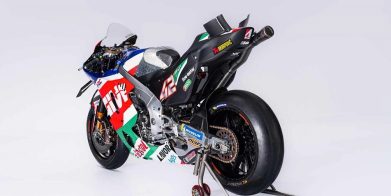 一个视图的本田的涂装为MotoGP。媒体来源:MCN。