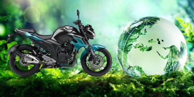 旁边的雅马哈2019 FZ25地球仪代表可持续性。媒体来自双胞胎全球和雅马哈摩托车。