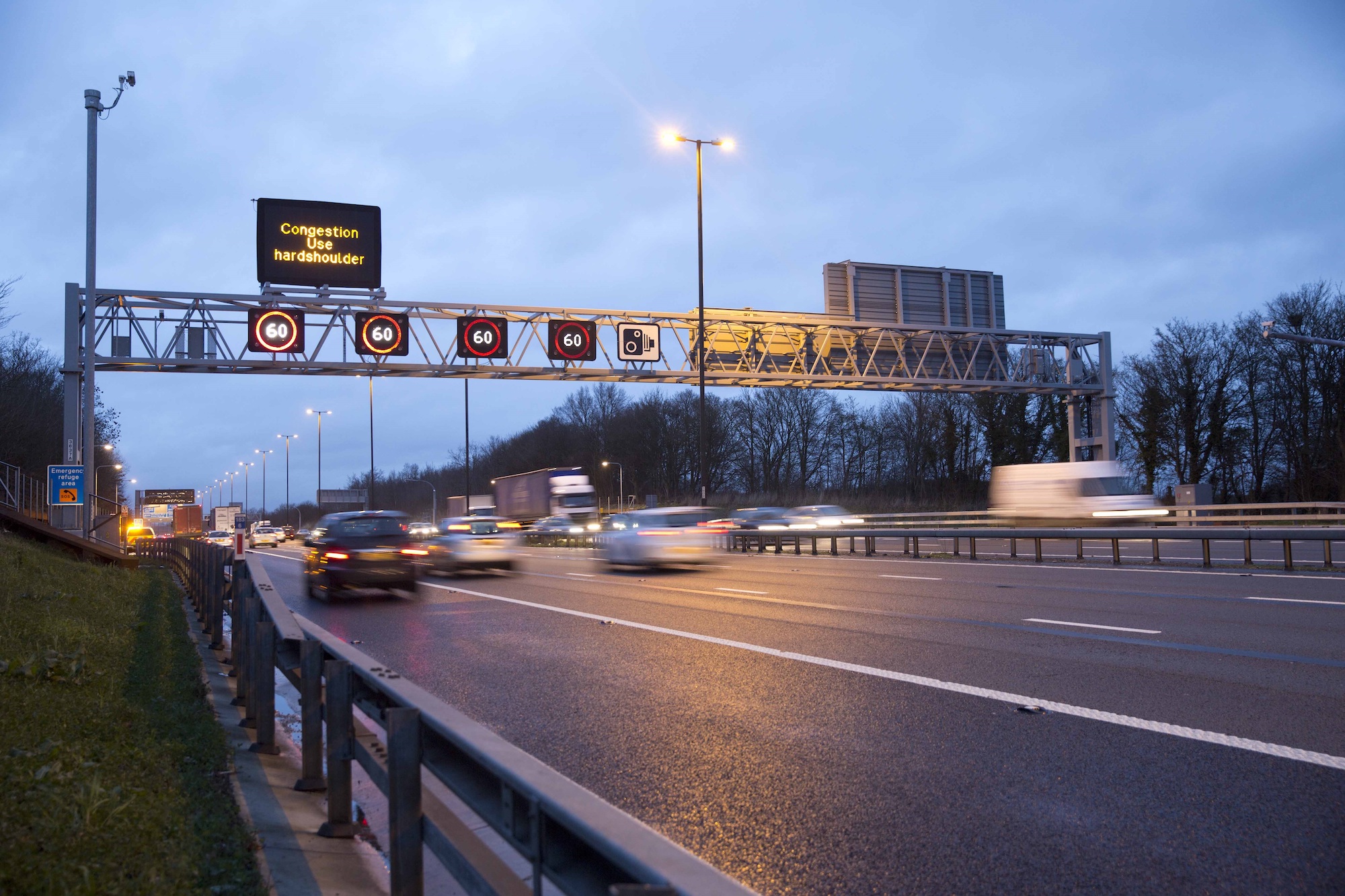 这张图片展示了与英国智能高速公路相关的一些规则。媒体来源:土木工程师学会。