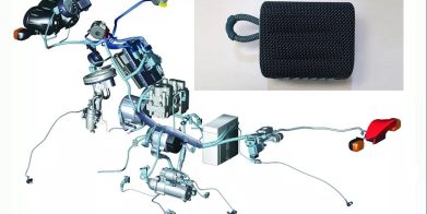 看到一辆摩托车的系统,可以用CAN总线喷射器伪装成蓝牙扬声器上面。媒体来自Motorcycle.com和m cn。
